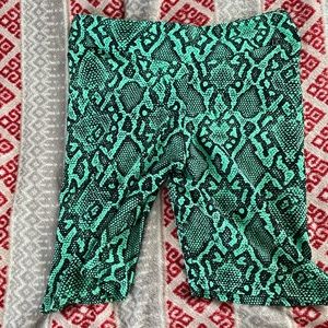 LiciFit Boa High Waist Scrunch Shorts- Large